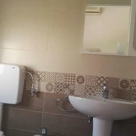 Mia בית הארחה *